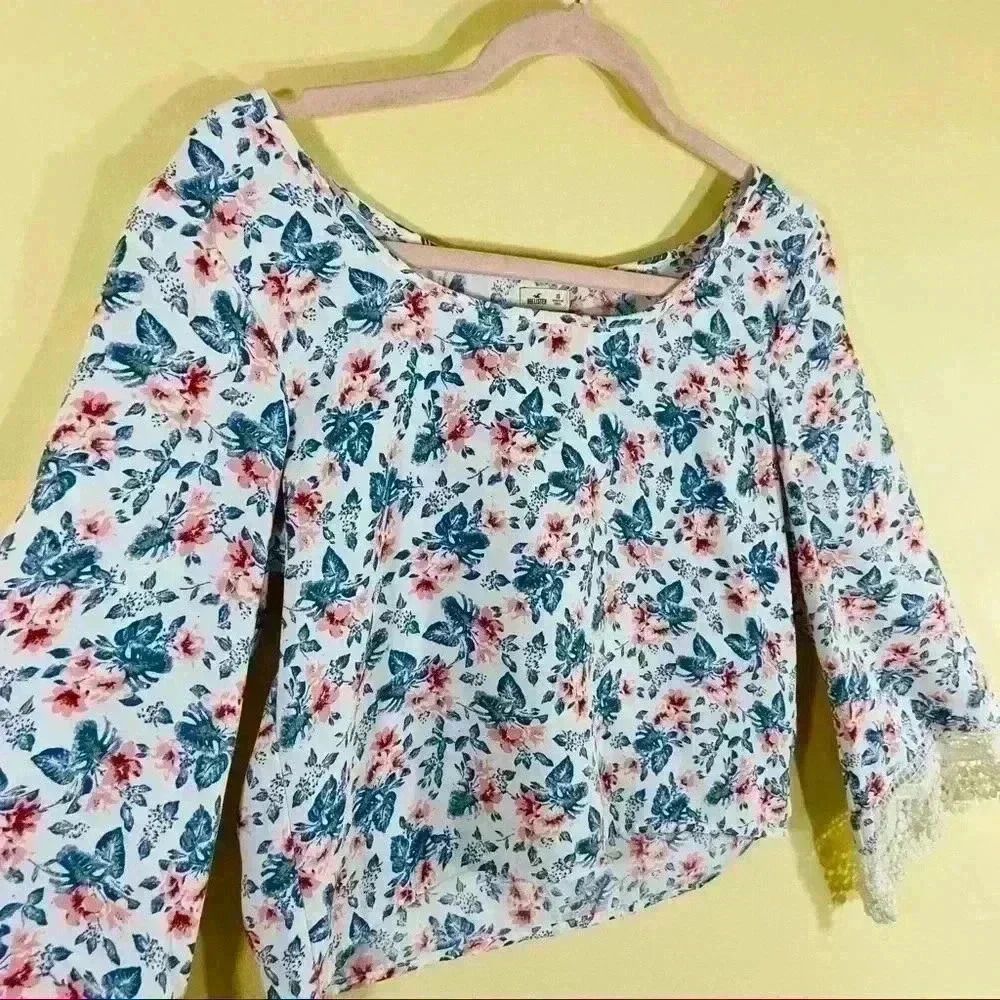 Hollister Peasant Boho Floral Scoop Neck Bell Sleeve Lace Cropped Top Size XS - Picture 3 of 9